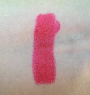 Wet N Wild MegaLast Lipstick in Stoplight Red - Review & Swatches Wet N Wild MegaLast Lipstick in Stoplight Red - Review & Swatches