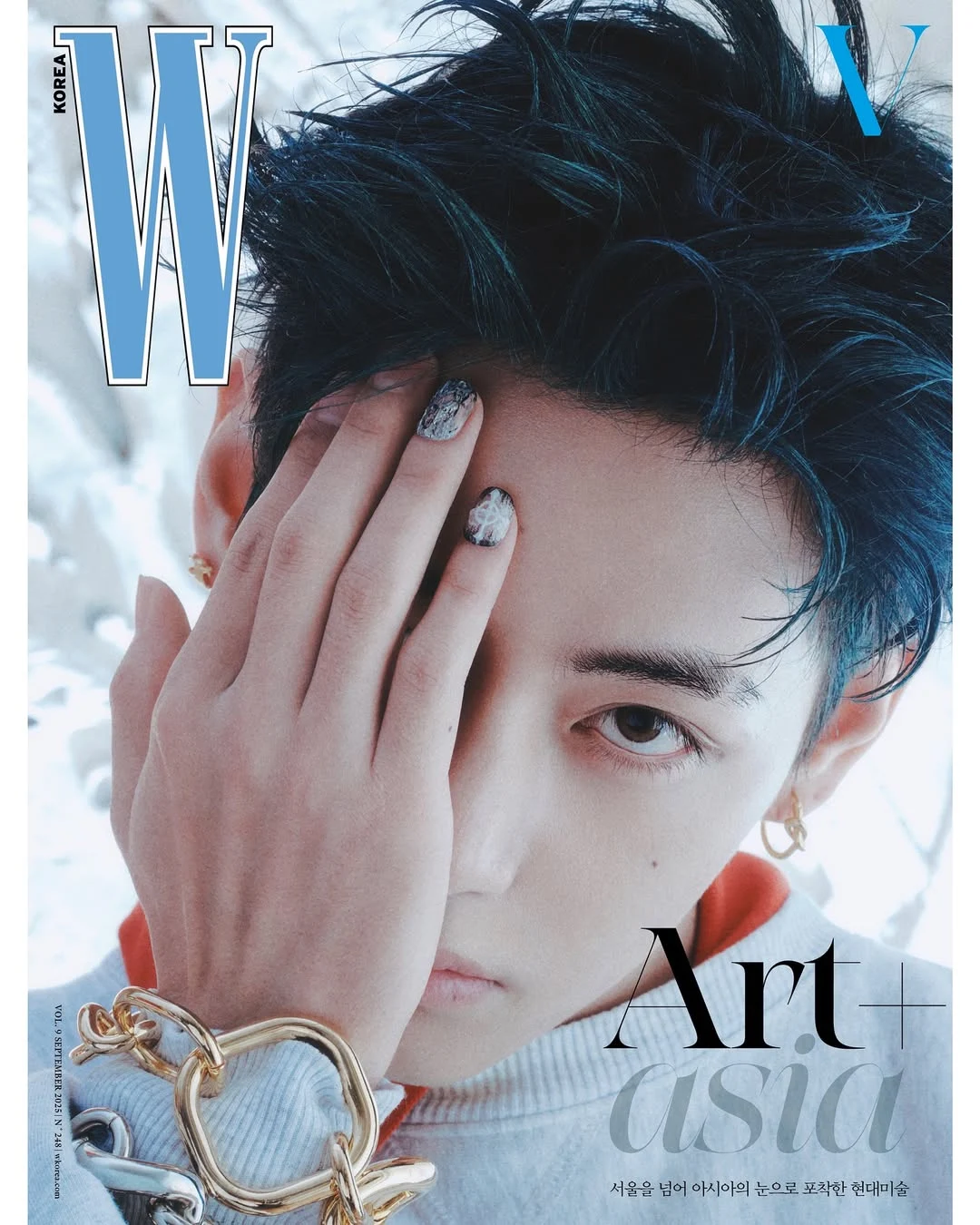 V Graces W Korea in First Shoot Since Military Discharge