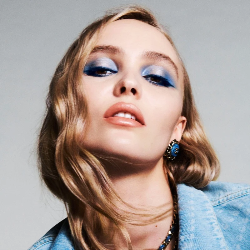 Lily-Rose Depp indigo smoky eye Chanel