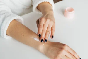 How to Choose a Convenient Snack That Supports Skin and Joint Health