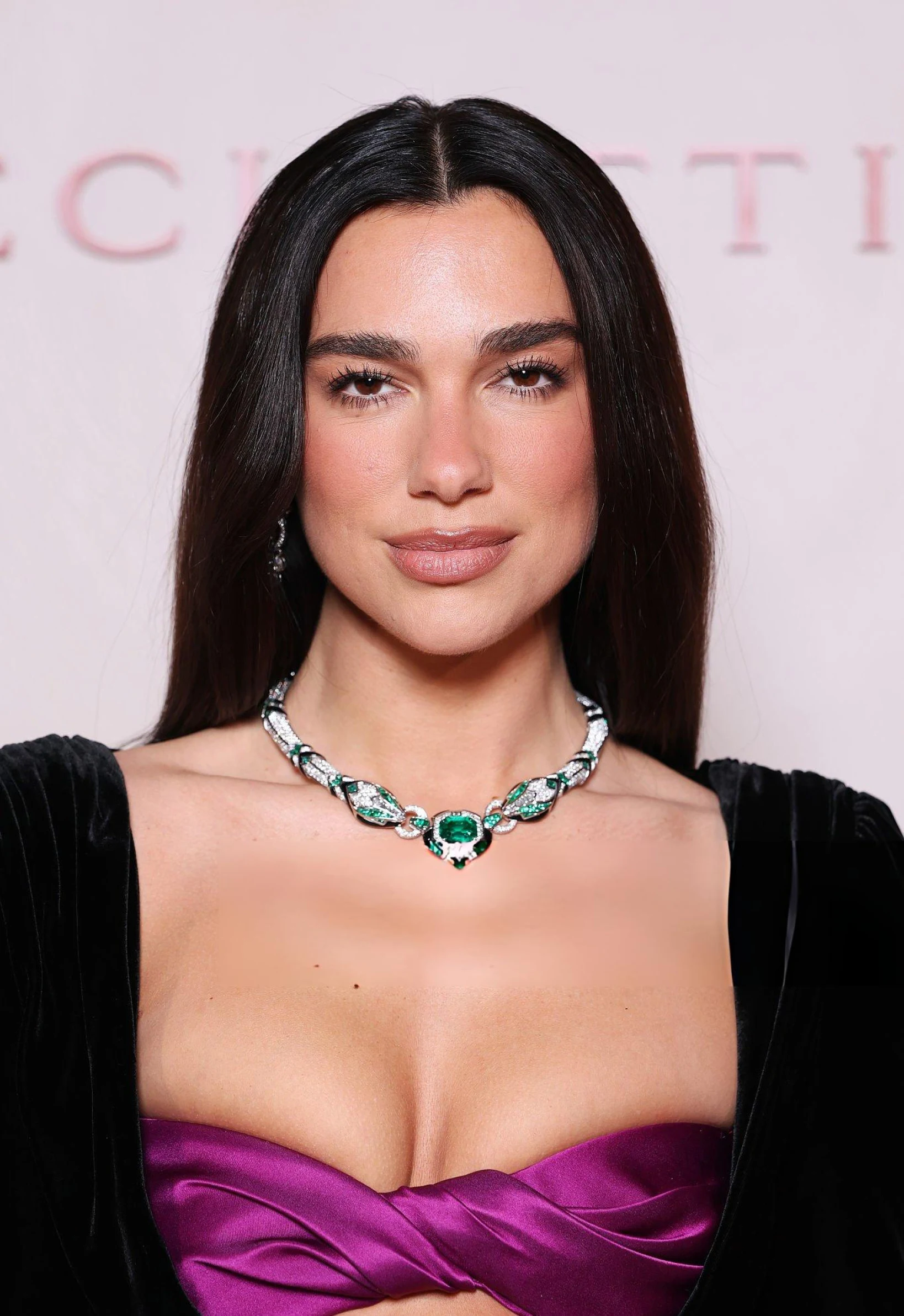 Dua Lipa emerald necklace Bvlgari jewelry gala look