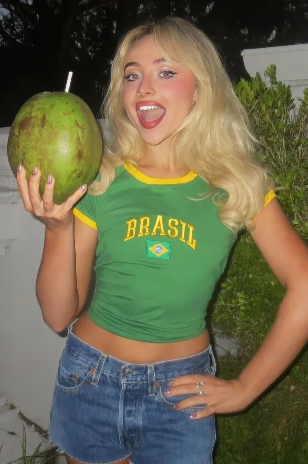 Sabrina Carpenter green Brasil baby tee outfit March 2026